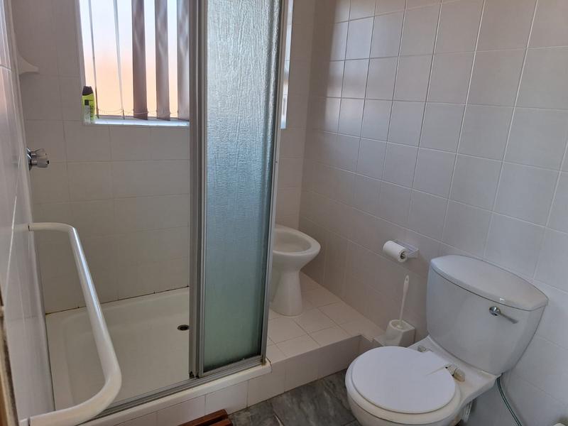 6 Bedroom Property for Sale in Glentana Western Cape